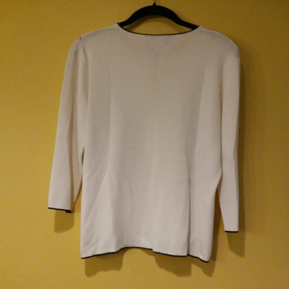 Finity Studio Top - Picture 2 of 4